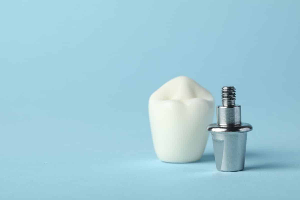 Understanding Implant Discomfort: Why Does My Dental Implant Hurt When I Chew?