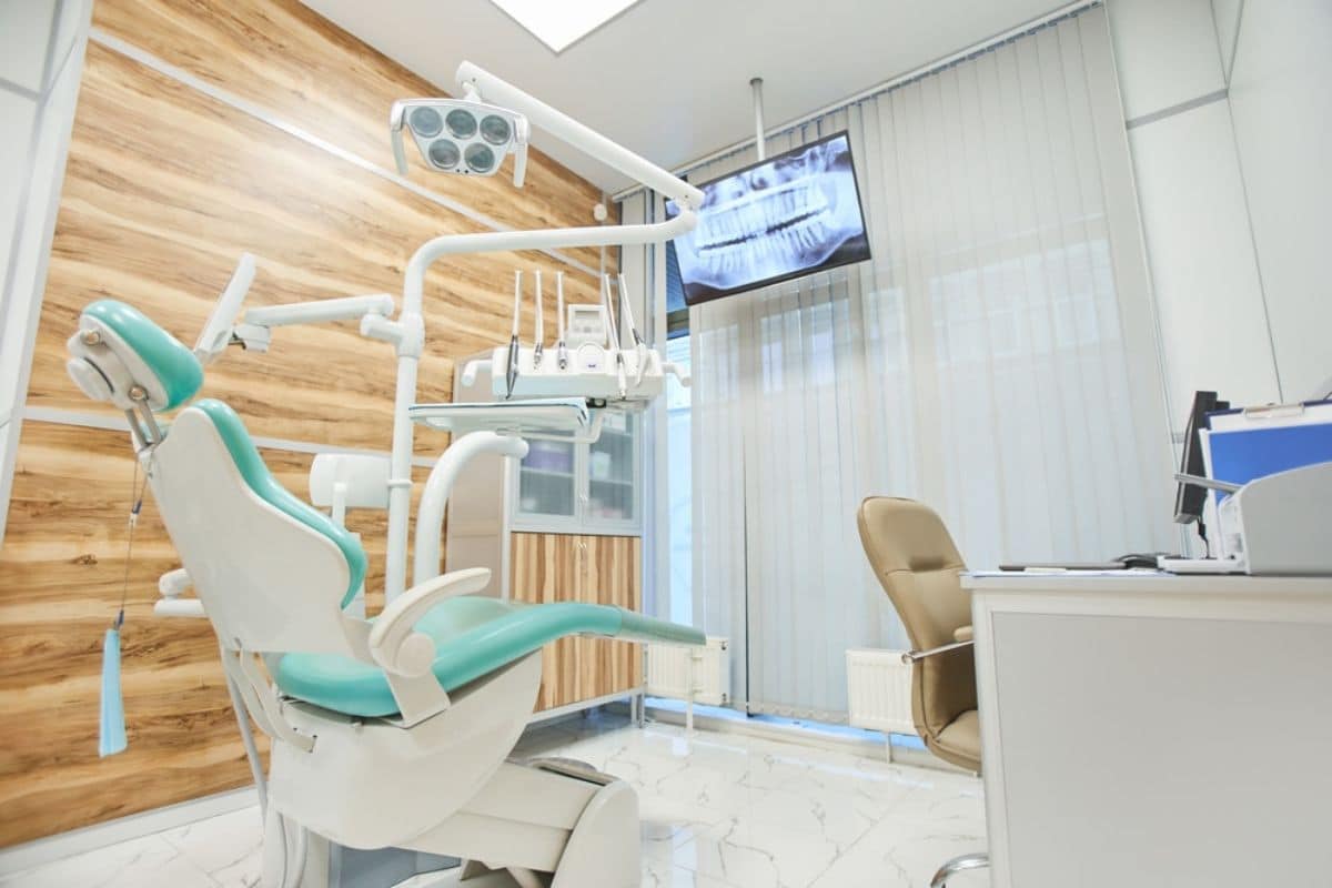 Can I Get My Teeth Whitened if I Have a Dental Implant?