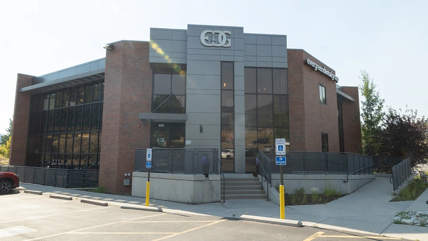 exterior of Evergreen Dental Group