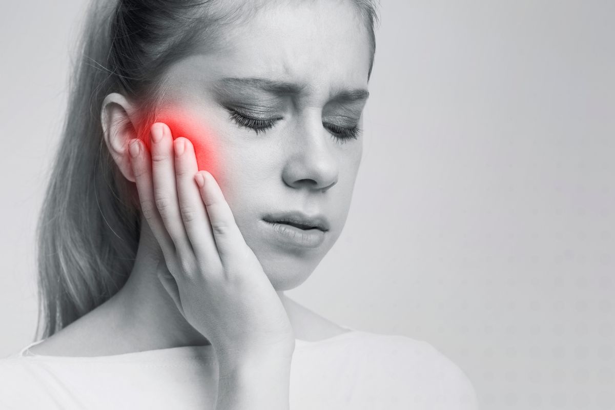 Why Do My Teeth Hurt at Night? Causes & Solutions